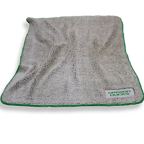 Oregon Ducks Blanket - Picture 3 of 3